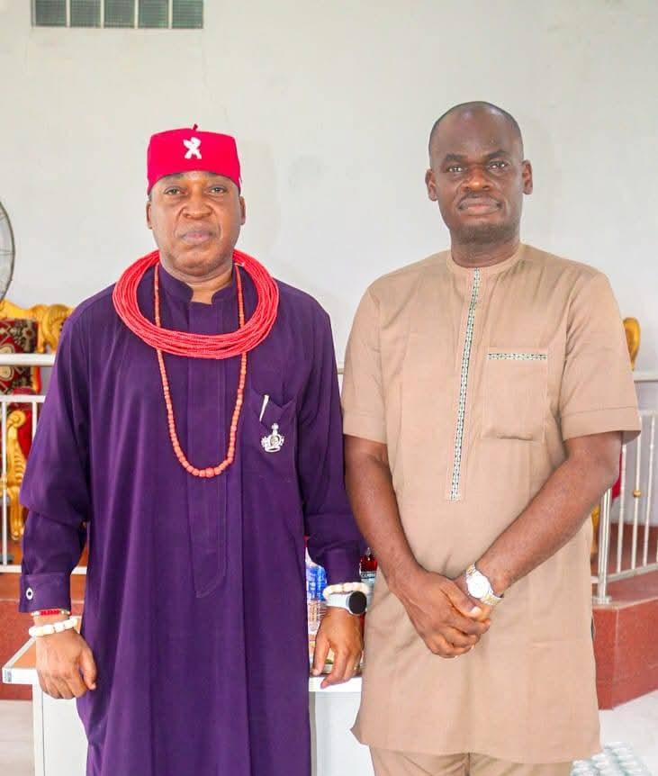 Tradition meets academia as Ovie of Ozọrọ Kingdom recieves VC, SDU, Sunny Awhefeada, others